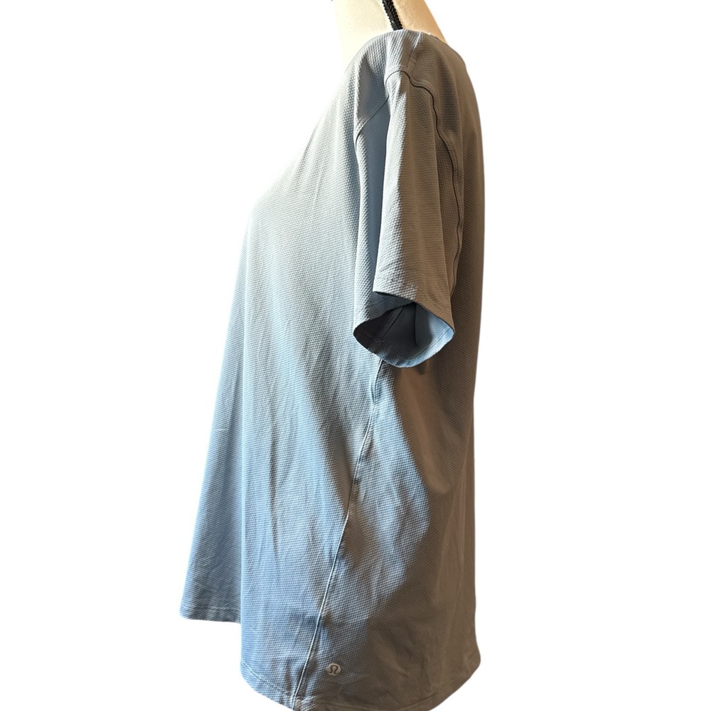 Lululemon LIMITED EDITION!! All Yours size 8 Sage Blue/ Grey Nylon T-Shirt - Picture 3 of 6